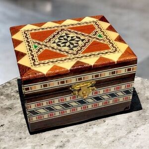 🌺Vintage Inlaid Wood/Marquetry Box from Spain